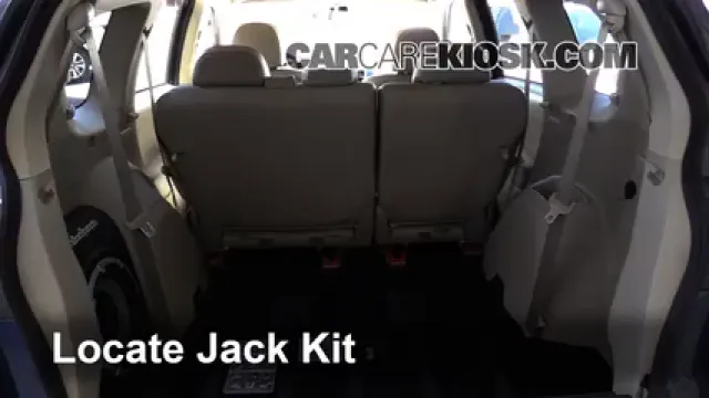 2009 Mitsubishi Outlander XLS 3.0L V6 Levantar auto Usar el gato para levantar el auto